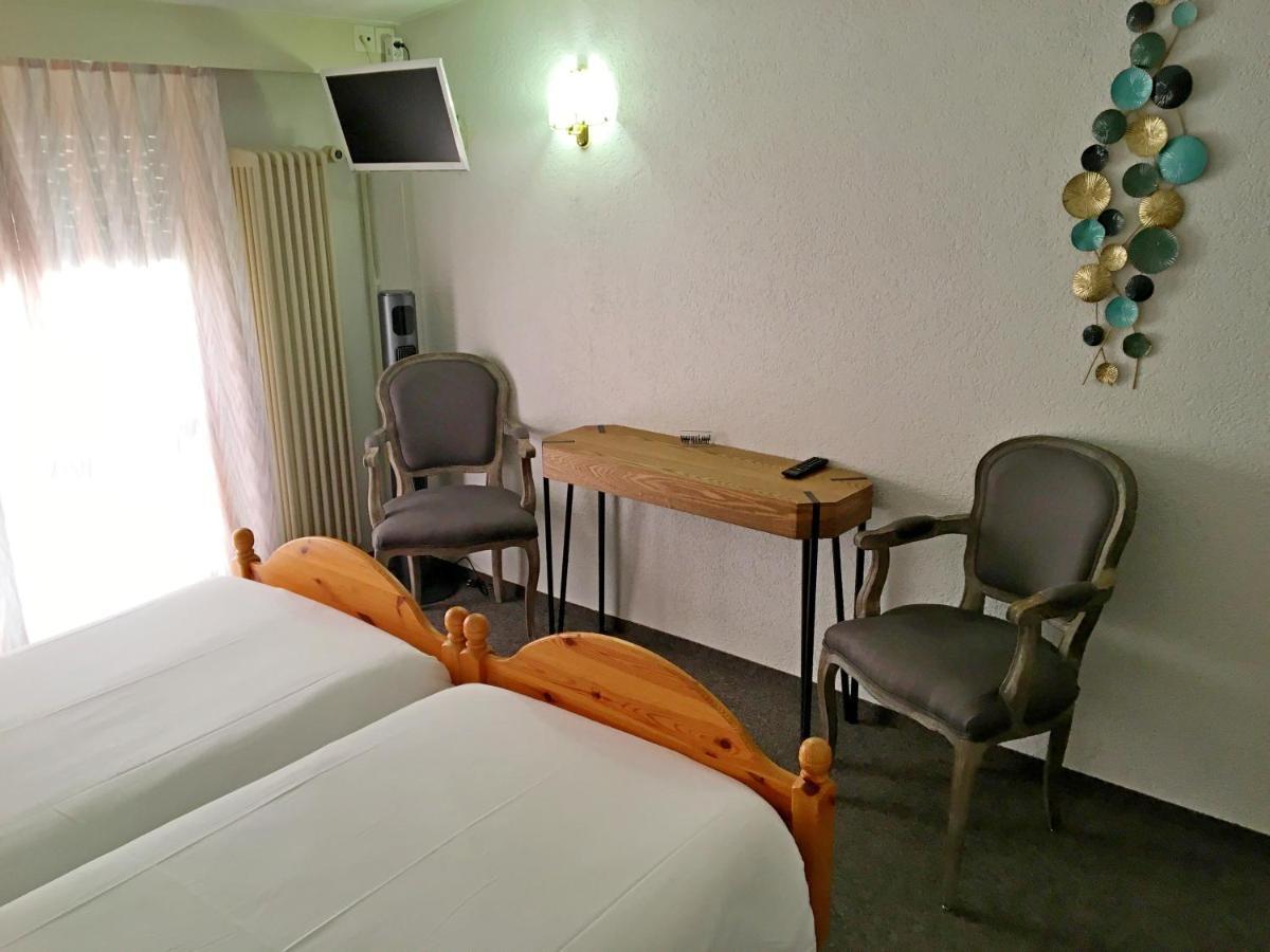 Hotel Restaurant De La Plage Gland Bagian luar foto