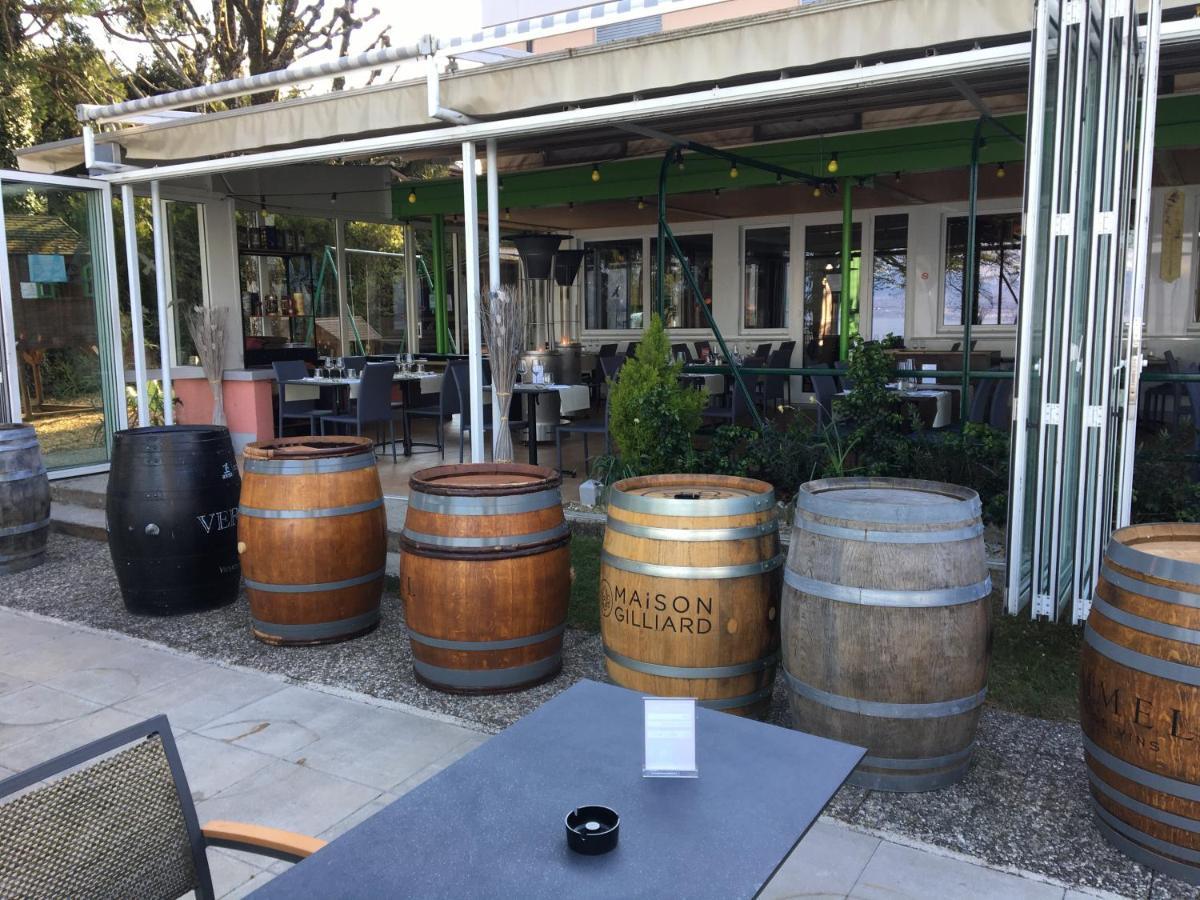 Hotel Restaurant De La Plage Gland Bagian luar foto