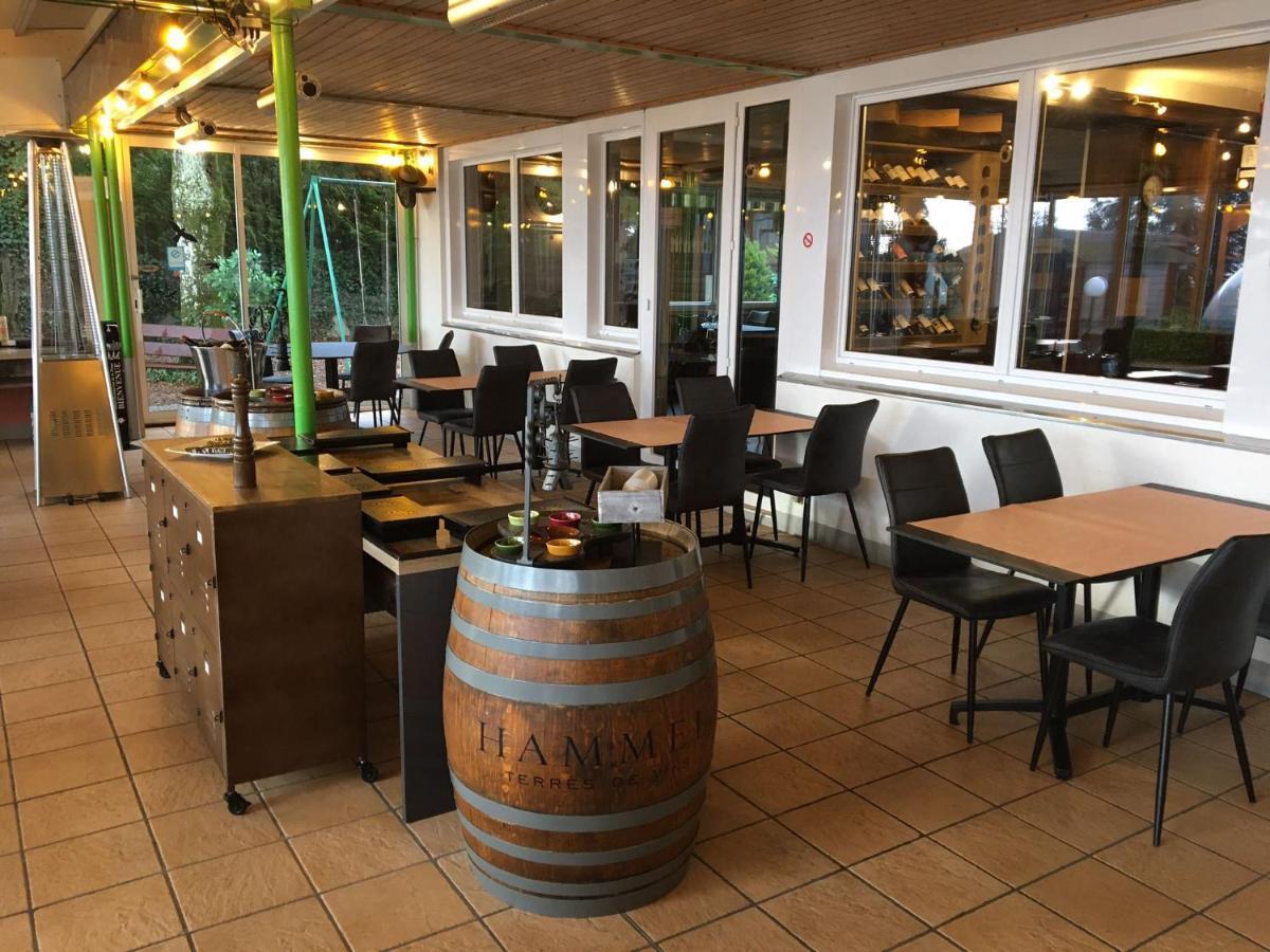 Hotel Restaurant De La Plage Gland Bagian luar foto