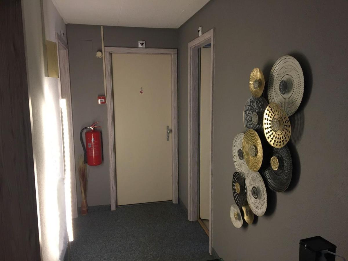 Hotel Restaurant De La Plage Gland Bagian luar foto